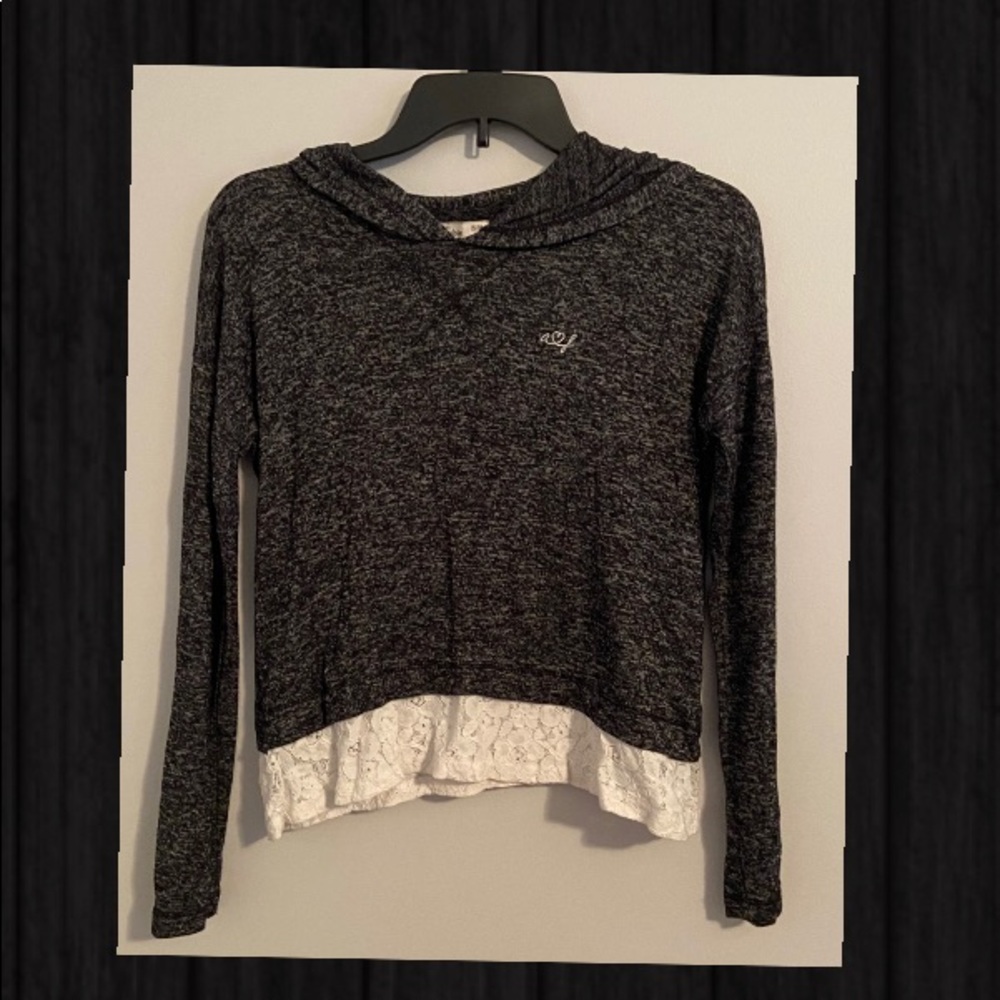 Hooded light sweater